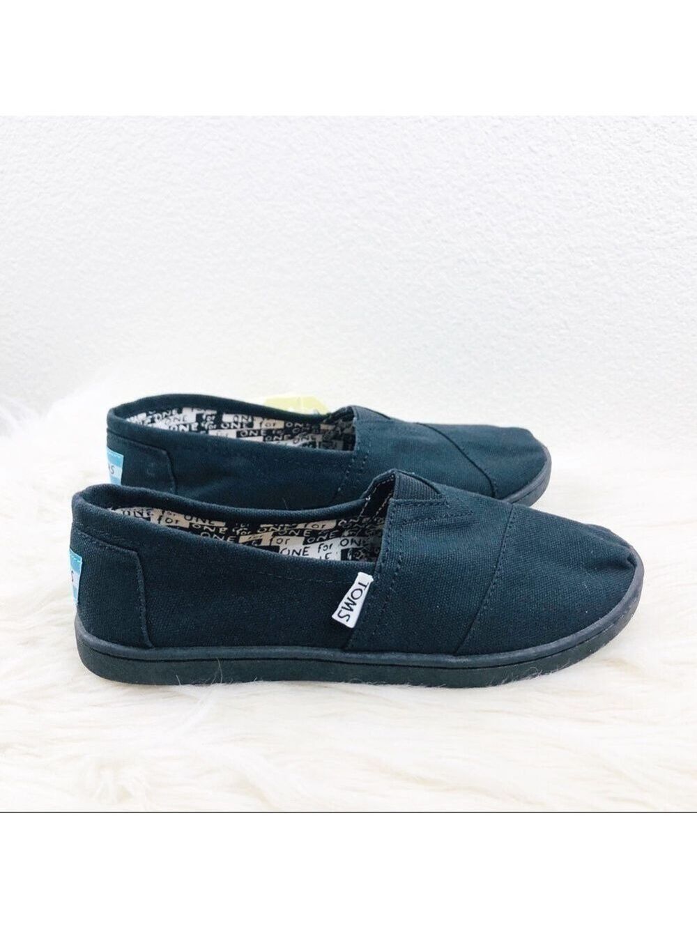Kids Toms Unisex Black Slip On Classic Canvas 3.5 Y - Picture 3 of 8